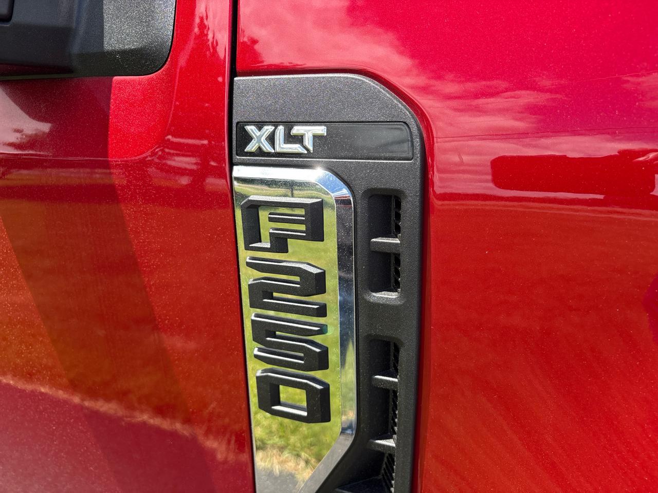 Ford Super Duty F-250 SRW XLT 4WD SuperCab 8' Box 2024