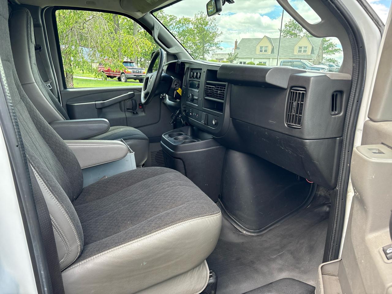 GMC Savana Cargo Van  2019
