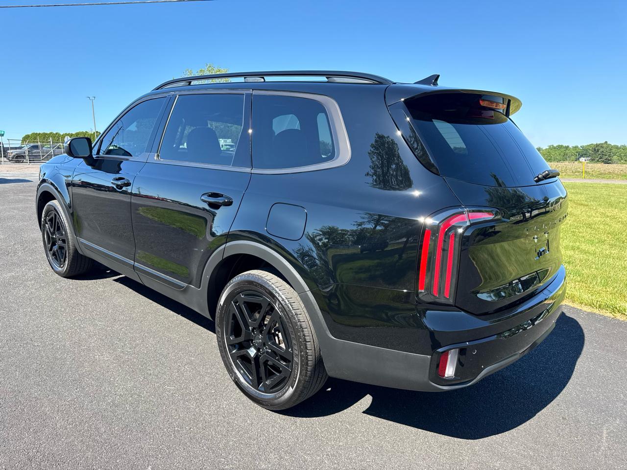 Kia Telluride EX X-Line AWD 2025
