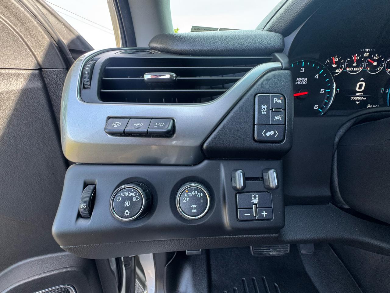 Chevrolet Suburban 4WD 4dr 1500 Premier 2017