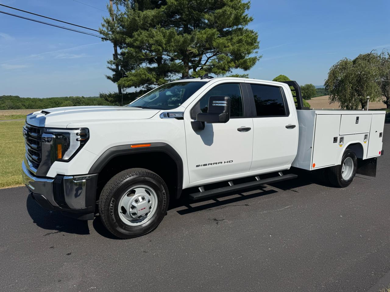 GMC Sierra 3500HD CC 4WD Crew Cab 177" WB, 60" CA Pro 2025