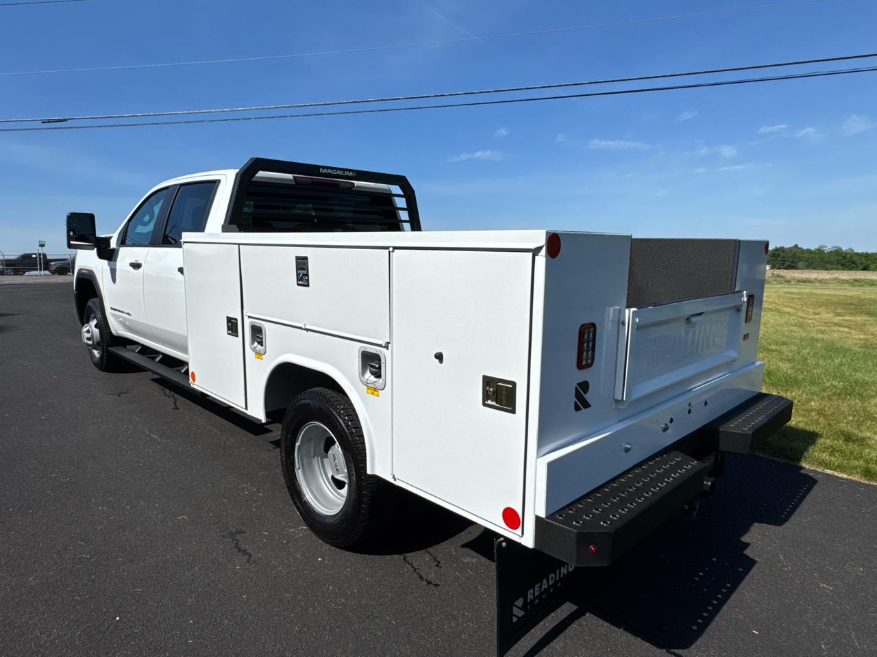 GMC Sierra 3500HD CC 4WD Crew Cab 177" WB, 60" CA Pro 2025