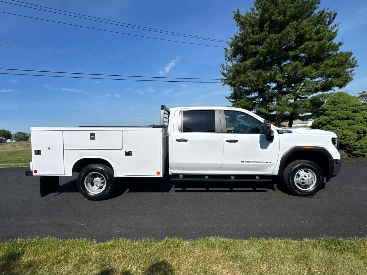 GMC Sierra 3500HD CC 4WD Crew Cab 177" WB, 60" CA Pro 2025