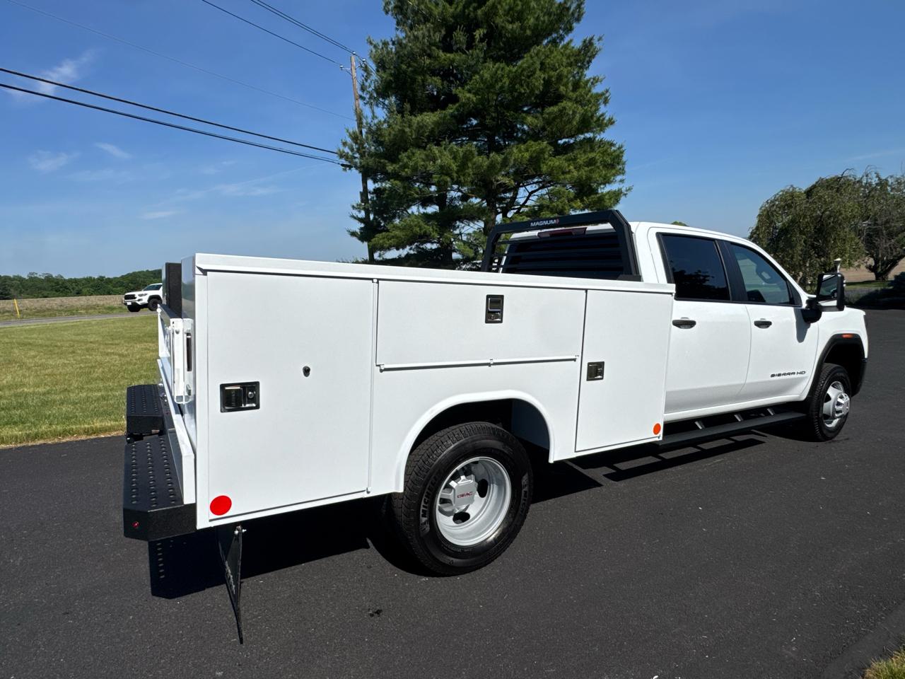 GMC Sierra 3500HD CC 4WD Crew Cab 177" WB, 60" CA Pro 2025