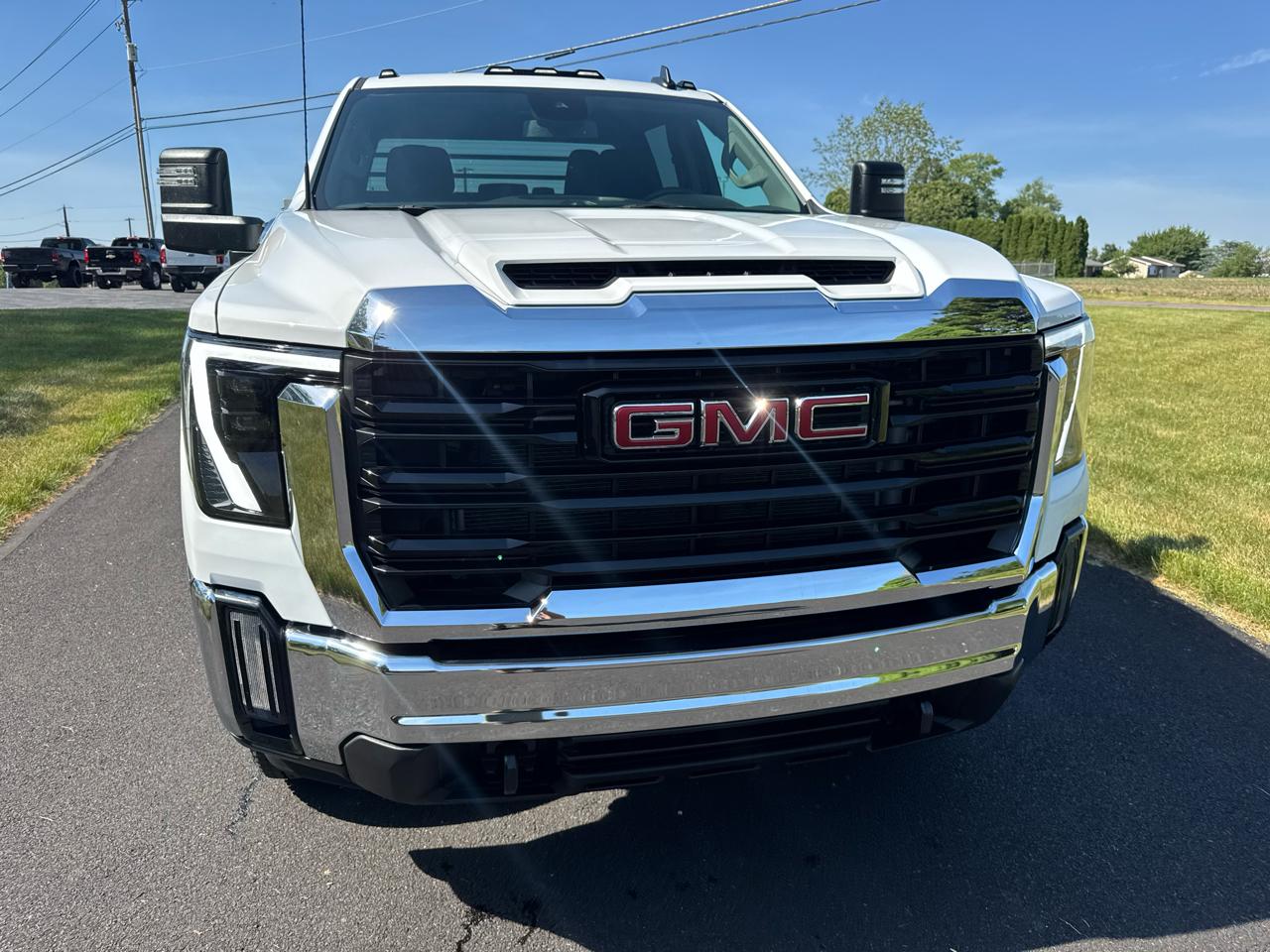 GMC Sierra 3500HD CC 4WD Crew Cab 177" WB, 60" CA Pro 2025