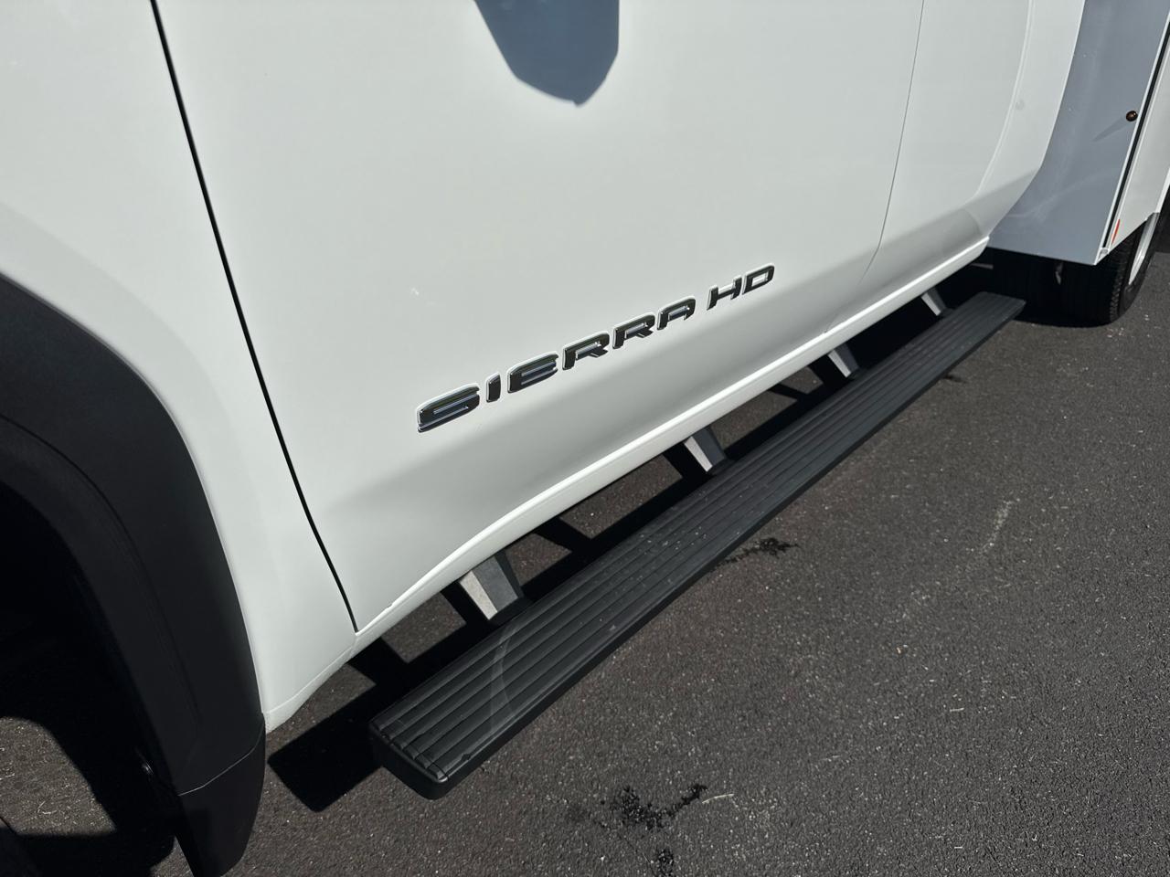 GMC Sierra 3500HD CC 4WD Crew Cab 177" WB, 60" CA Pro 2025
