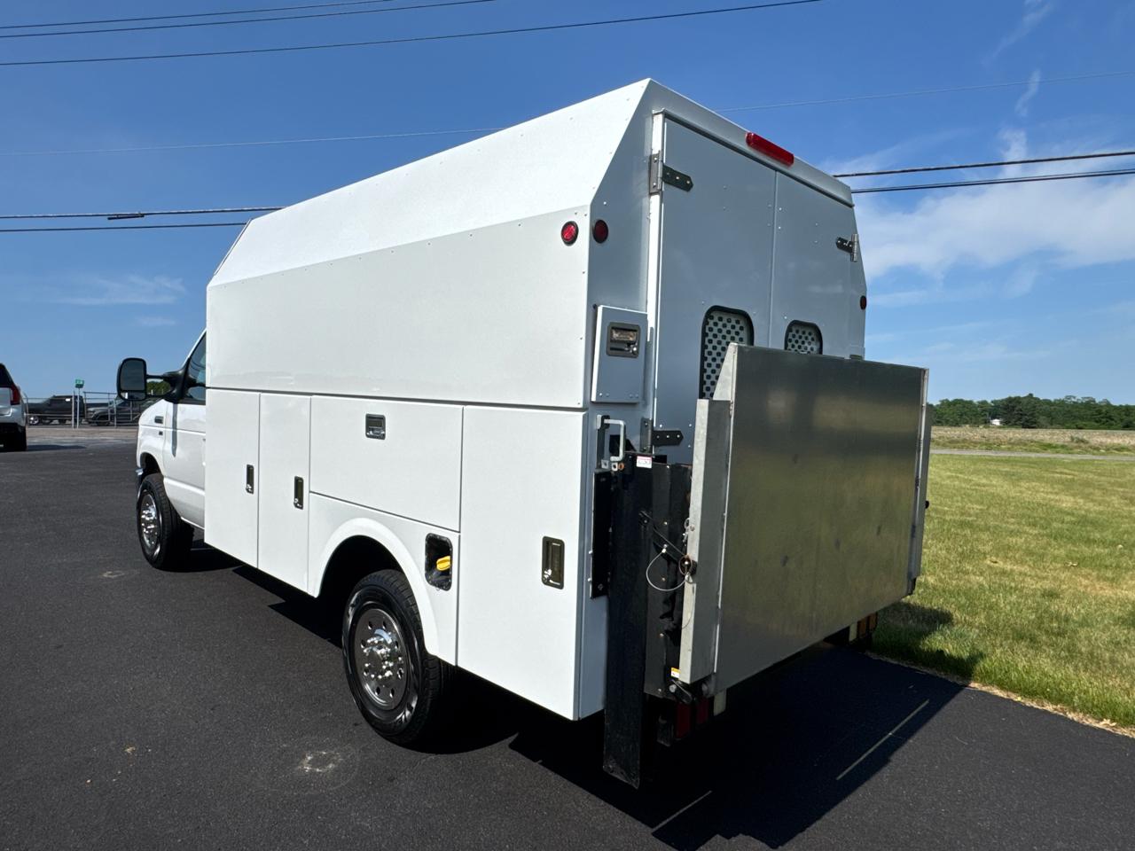 Ford Econoline Commercial Cutaway E-350 Super Duty 138" SRW 2015