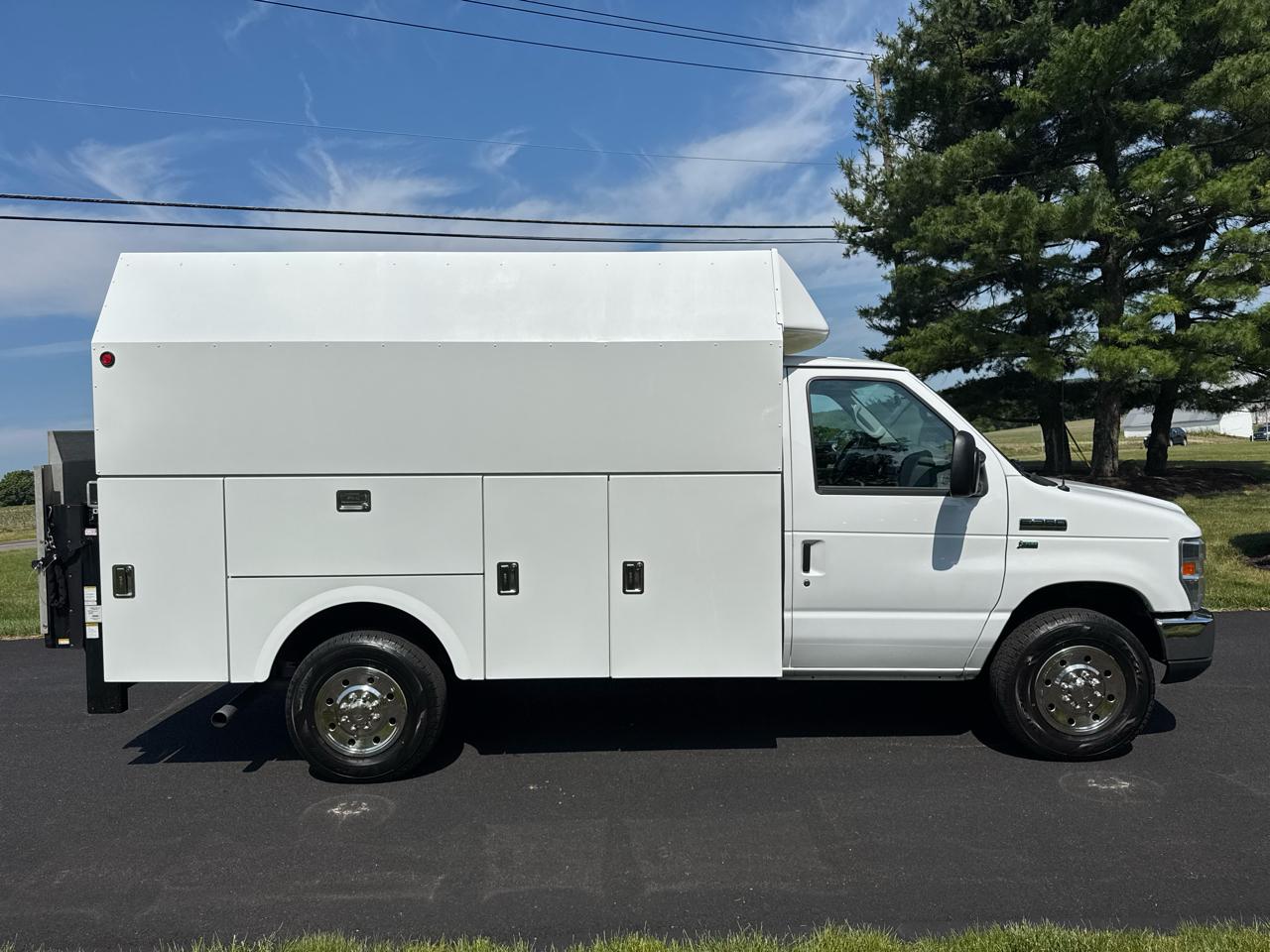 Ford Econoline Commercial Cutaway E-350 Super Duty 138" SRW 2015