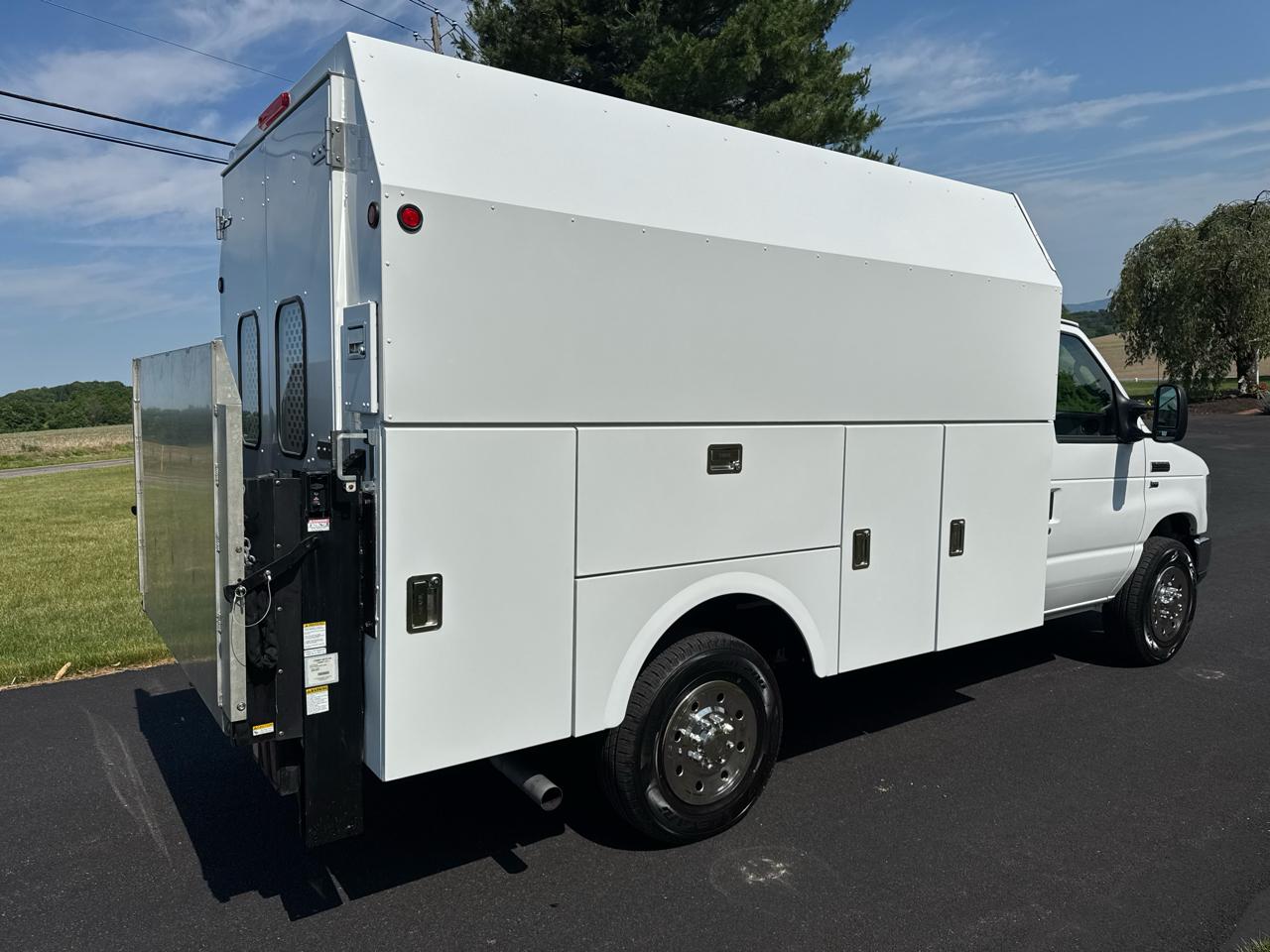Ford Econoline Commercial Cutaway E-350 Super Duty 138" SRW 2015