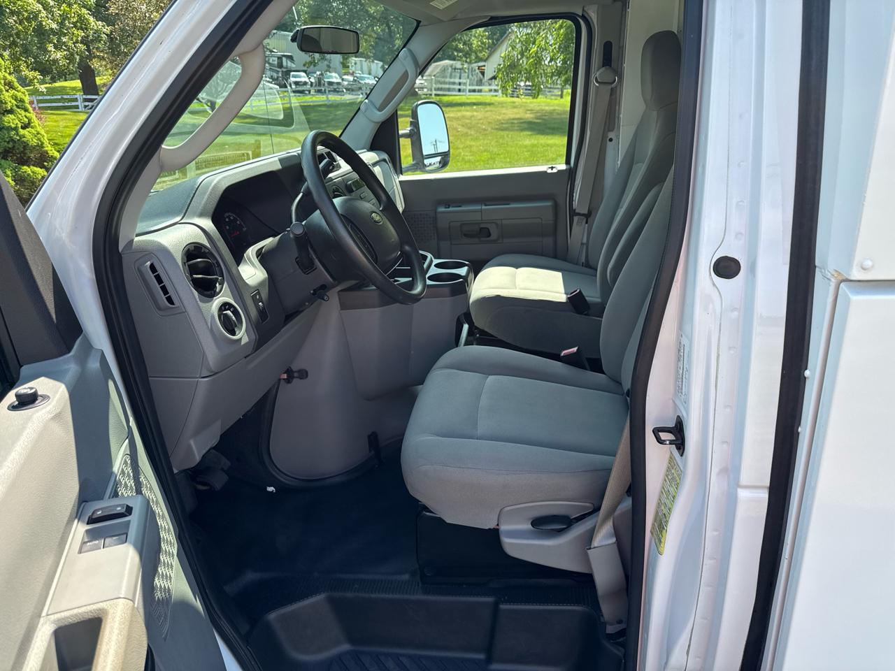Ford Econoline Commercial Cutaway E-350 Super Duty 138" SRW 2015