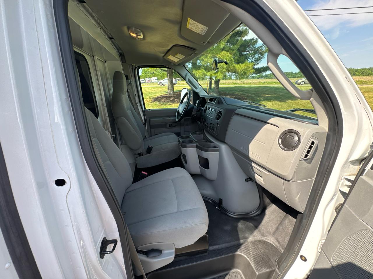 Ford Econoline Commercial Cutaway E-350 Super Duty 138" SRW 2015