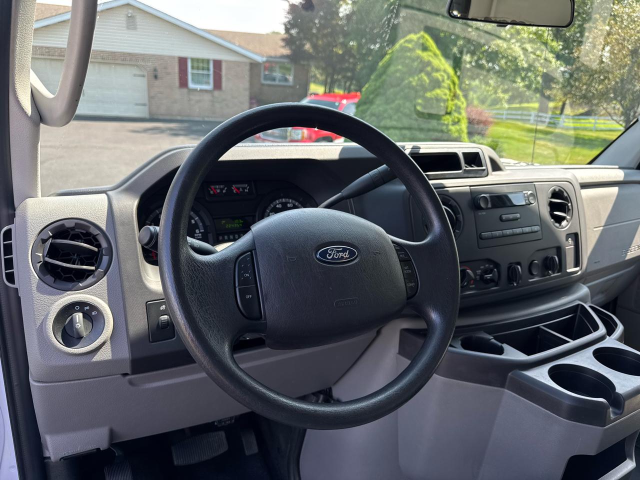 Ford Econoline Commercial Cutaway E-350 Super Duty 138" SRW 2015
