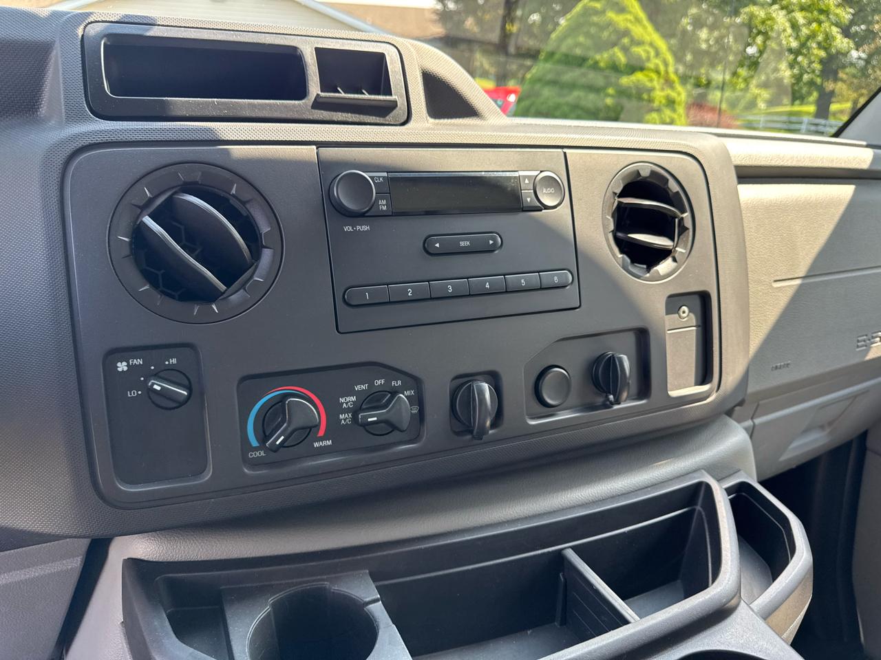 Ford Econoline Commercial Cutaway E-350 Super Duty 138" SRW 2015