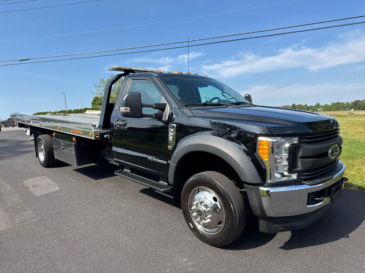 Ford Super Duty F-550 DRW XL 4WD Reg Cab 205" WB 120" CA 2017