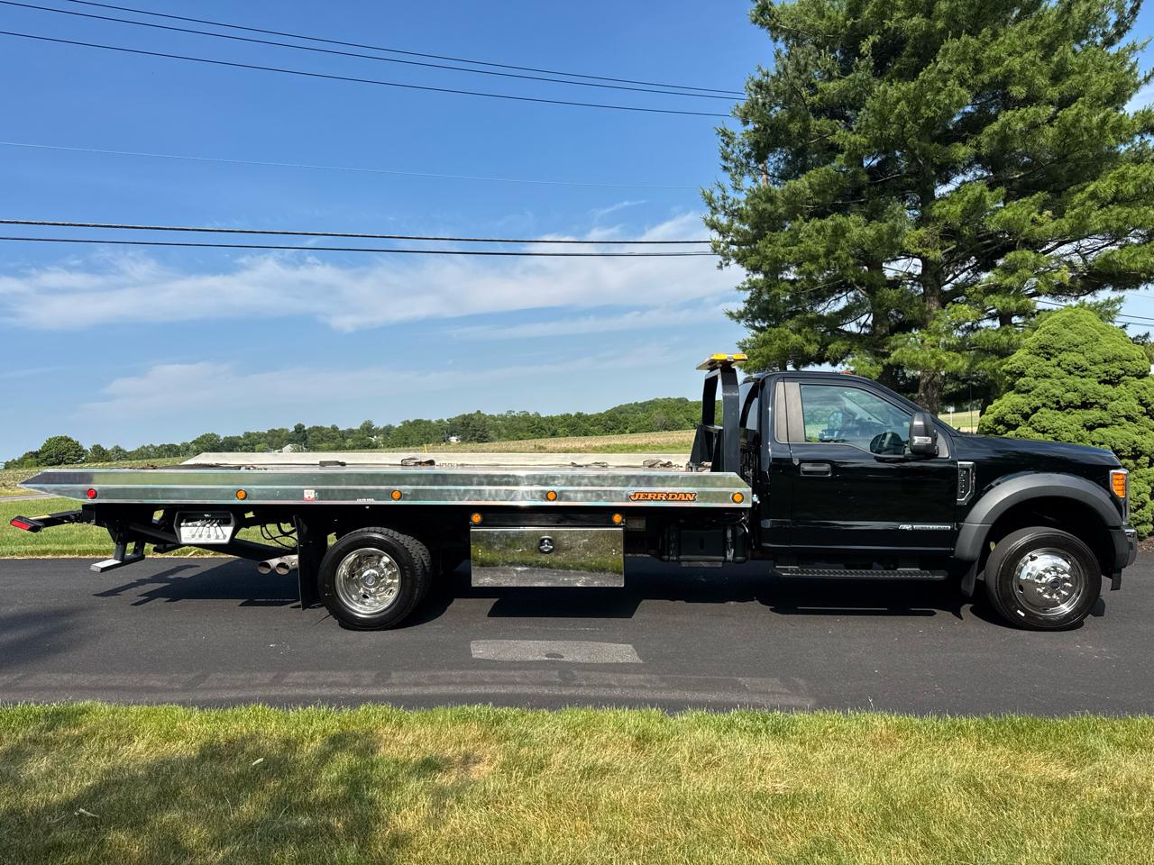 Ford Super Duty F-550 DRW XL 4WD Reg Cab 205" WB 120" CA 2017