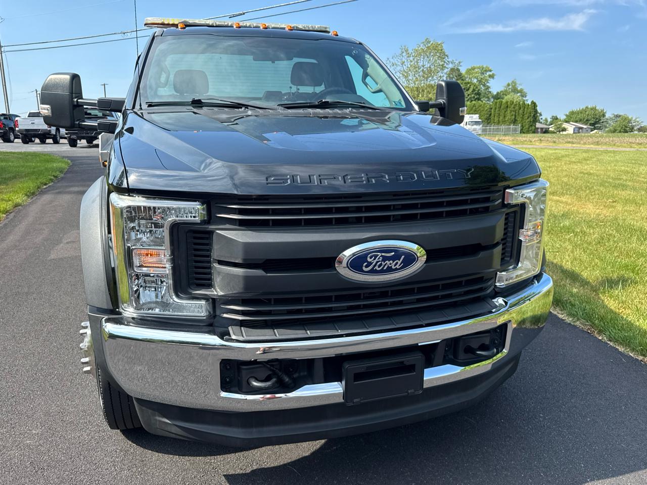 Ford Super Duty F-550 DRW XL 4WD Reg Cab 205" WB 120" CA 2017