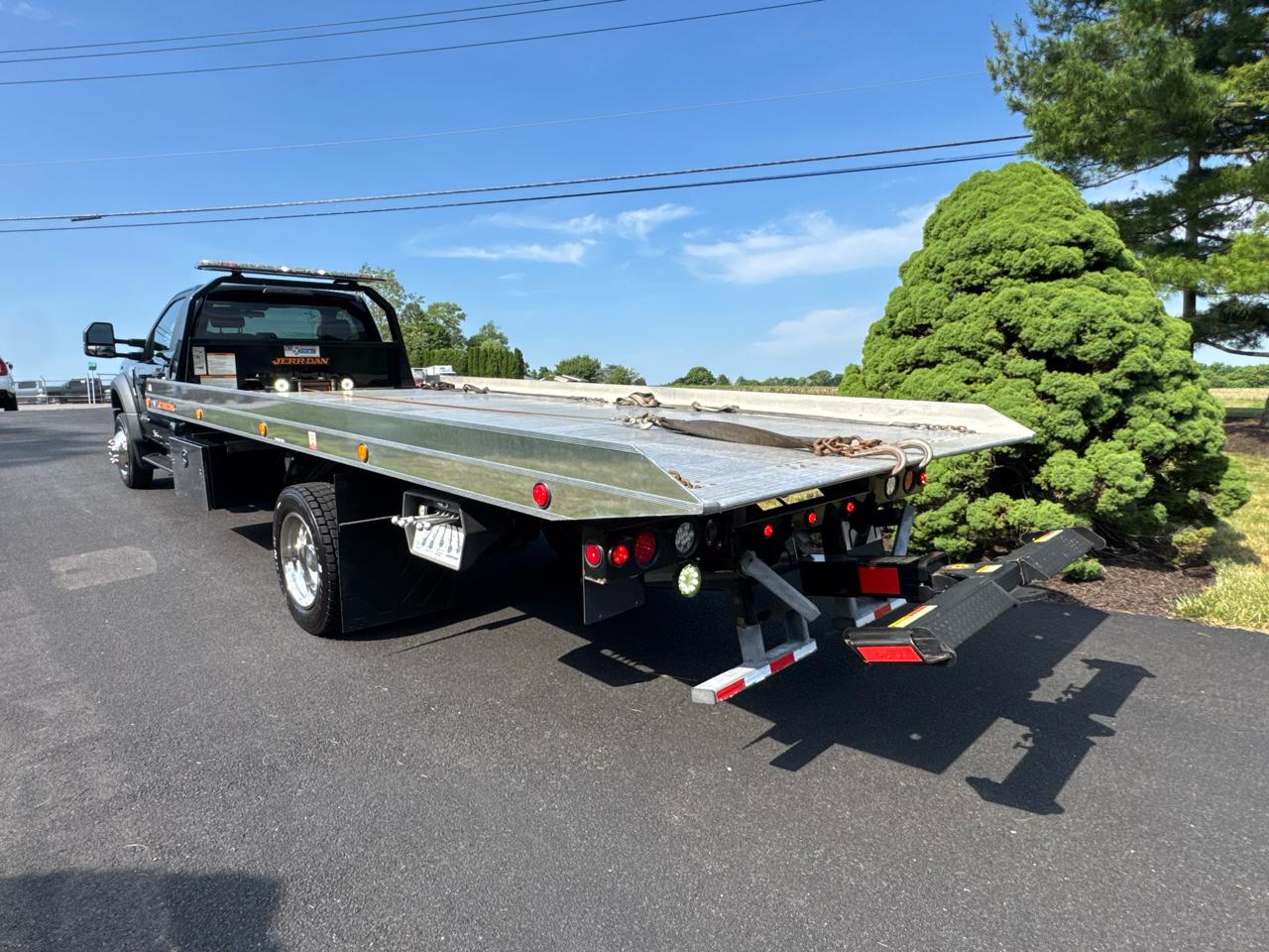 Ford Super Duty F-550 DRW XL 4WD Reg Cab 205" WB 120" CA 2017