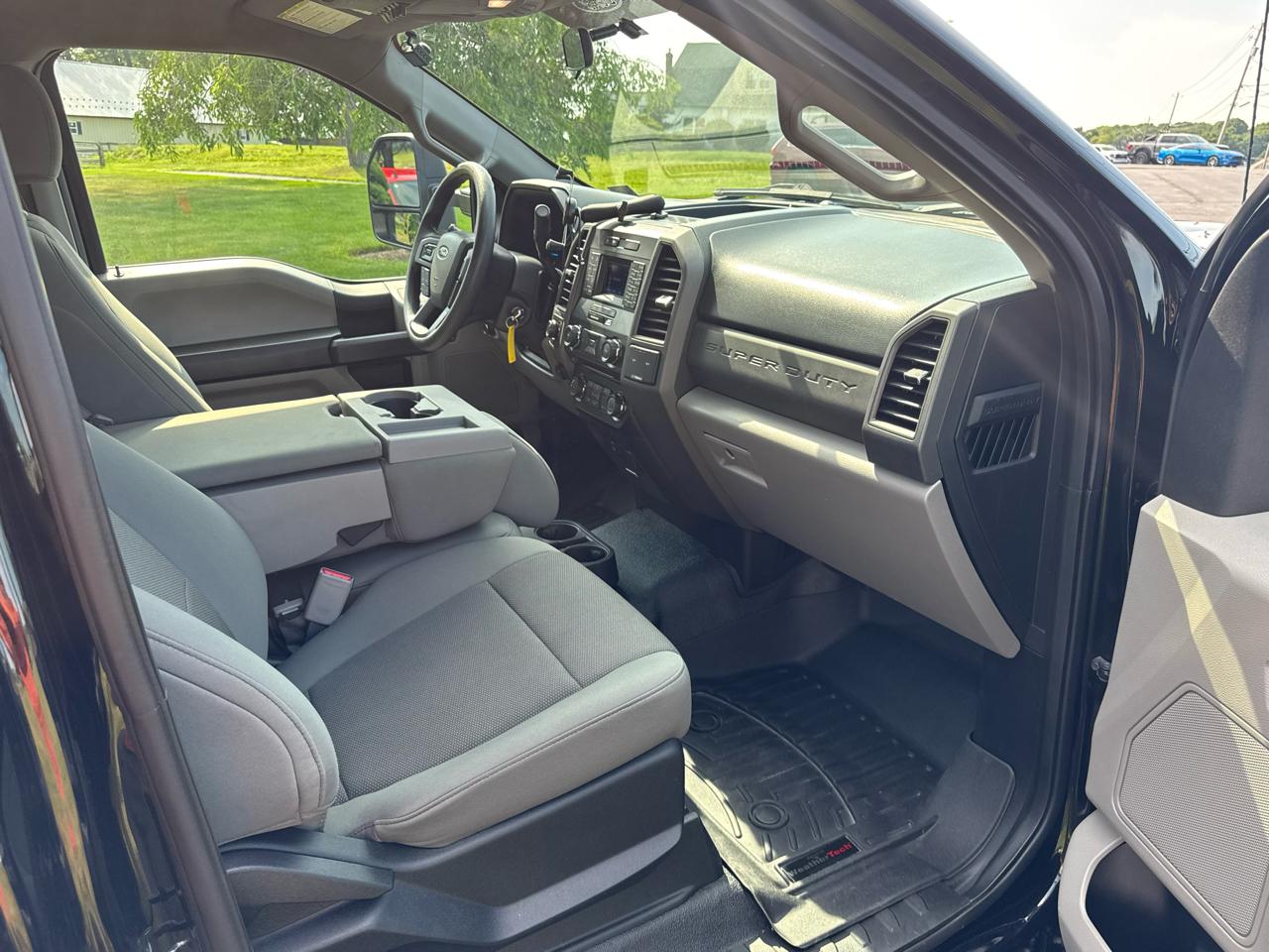 Ford Super Duty F-550 DRW XL 4WD Reg Cab 205" WB 120" CA 2017