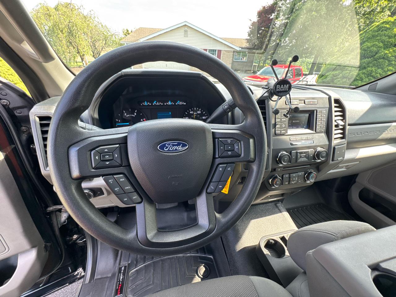 Ford Super Duty F-550 DRW XL 4WD Reg Cab 205" WB 120" CA 2017