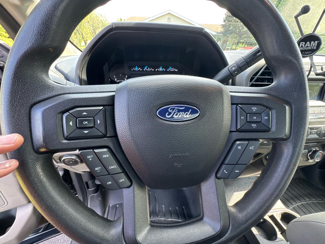 Ford Super Duty F-550 DRW XL 4WD Reg Cab 205" WB 120" CA 2017