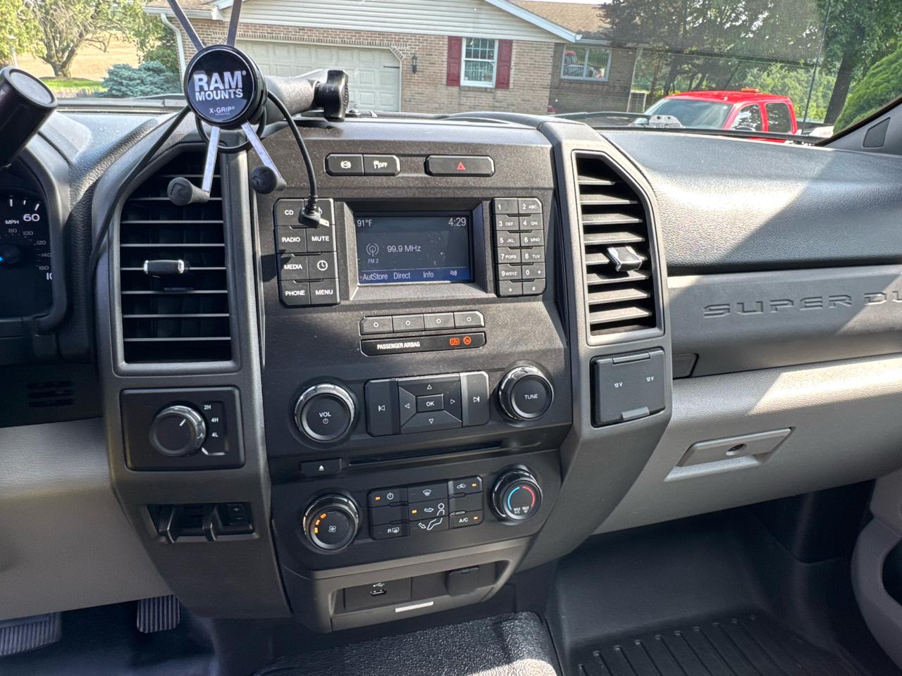 Ford Super Duty F-550 DRW XL 4WD Reg Cab 205" WB 120" CA 2017