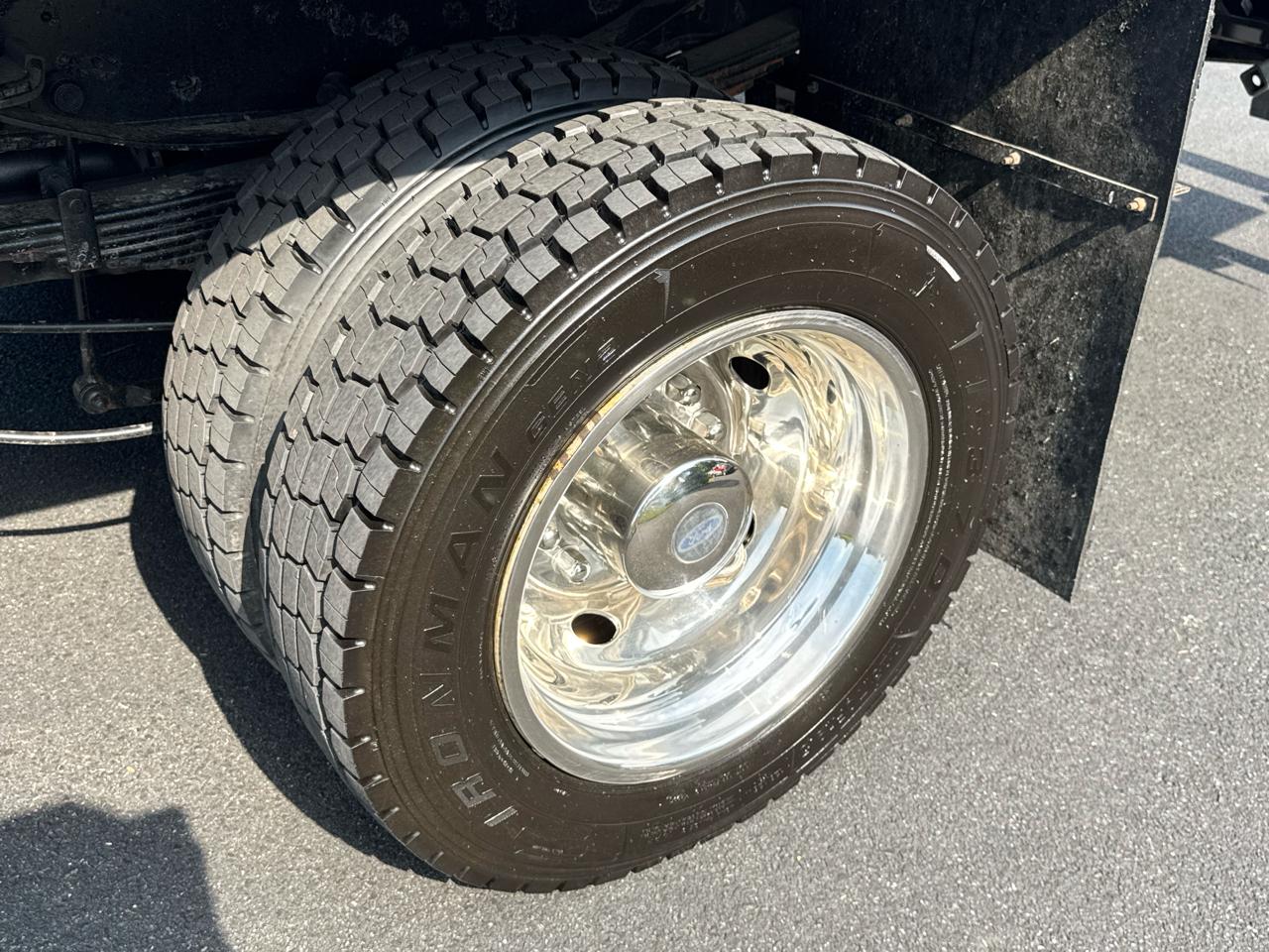 Ford Super Duty F-550 DRW XL 4WD Reg Cab 205" WB 120" CA 2017