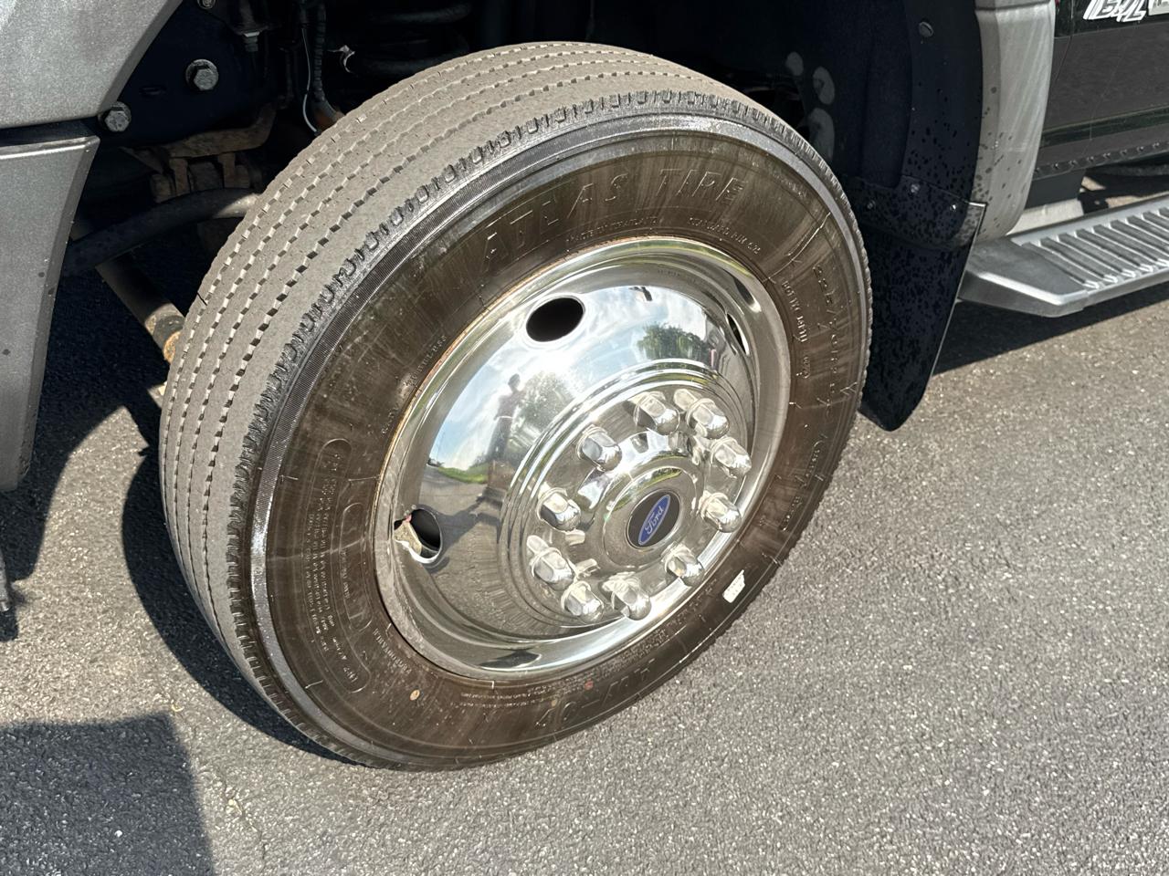 Ford Super Duty F-550 DRW XL 4WD Reg Cab 205" WB 120" CA 2017