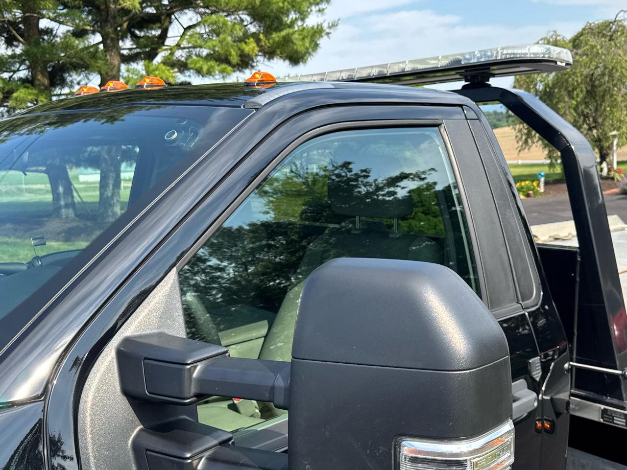 Ford Super Duty F-550 DRW XL 4WD Reg Cab 205" WB 120" CA 2017