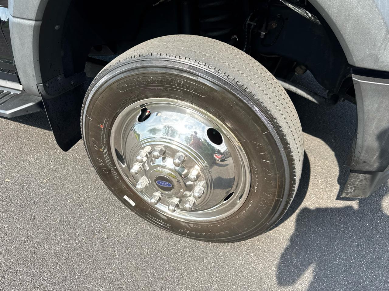 Ford Super Duty F-550 DRW XL 4WD Reg Cab 205" WB 120" CA 2017