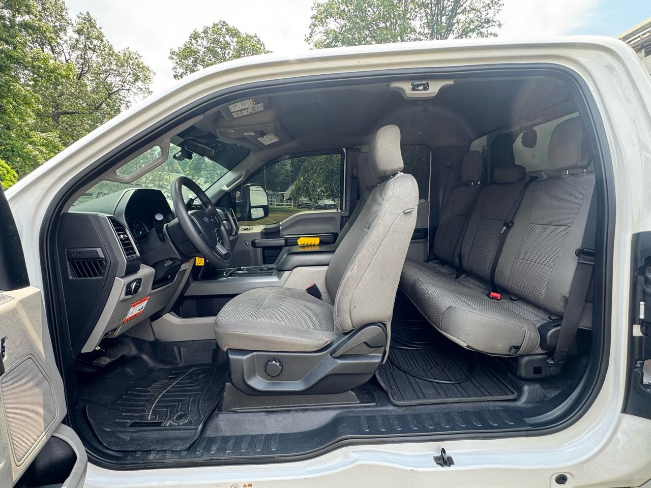 Ford Super Duty F-550 DRW XLT 4WD SuperCab 168" WB 60" CA 2021