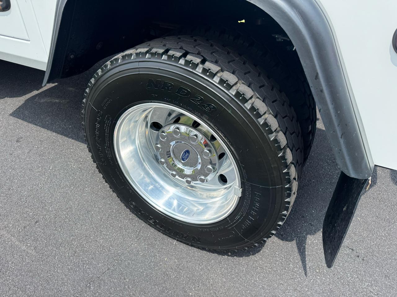 Ford Super Duty F-550 DRW XLT 4WD SuperCab 168" WB 60" CA 2021
