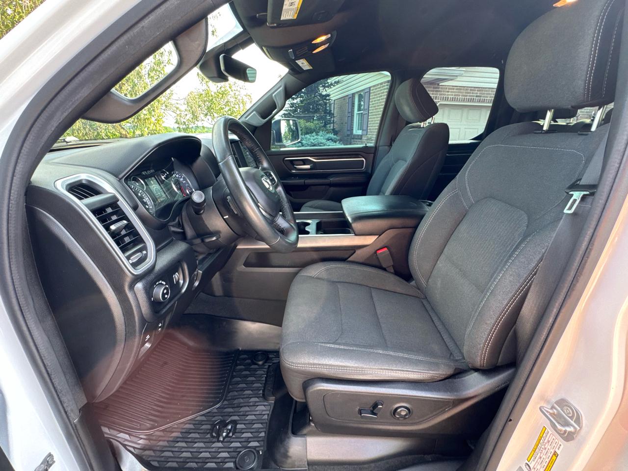 RAM 1500 Big Horn 4x4 Quad Cab 6'4" Box 2020
