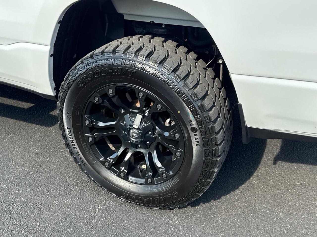 RAM 1500 Big Horn 4x4 Quad Cab 6'4" Box 2020