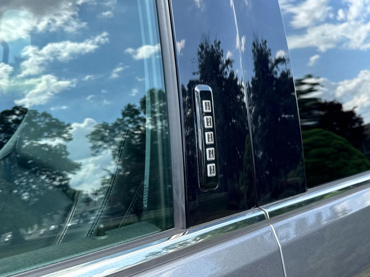 Ford F-150 Lariat 4WD SuperCrew 5.5' Box 2023