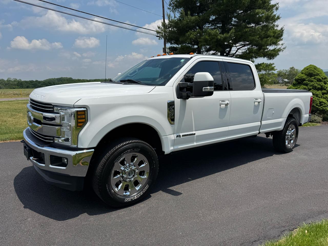Ford Super Duty F-250 SRW Lariat 4WD Crew Cab 8' Box 2018