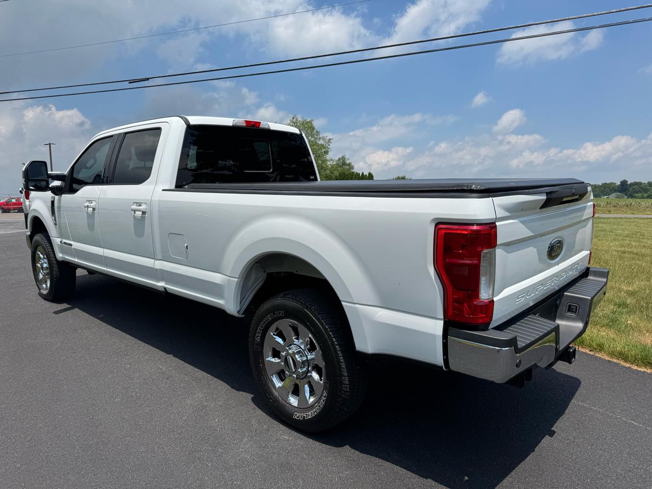 Ford Super Duty F-250 SRW Lariat 4WD Crew Cab 8' Box 2018