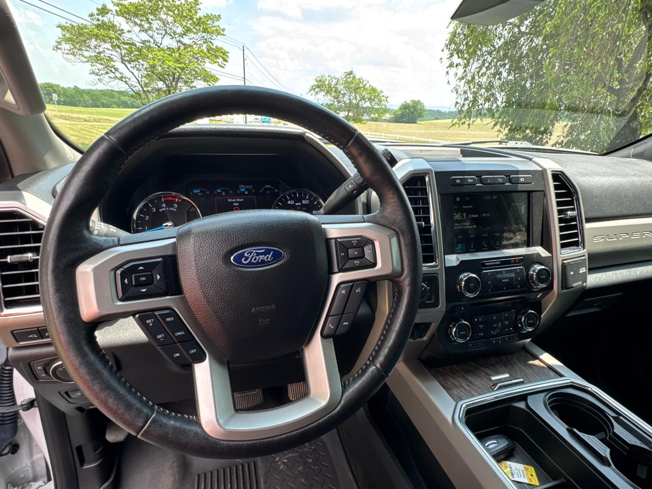Ford Super Duty F-250 SRW Lariat 4WD Crew Cab 8' Box 2018