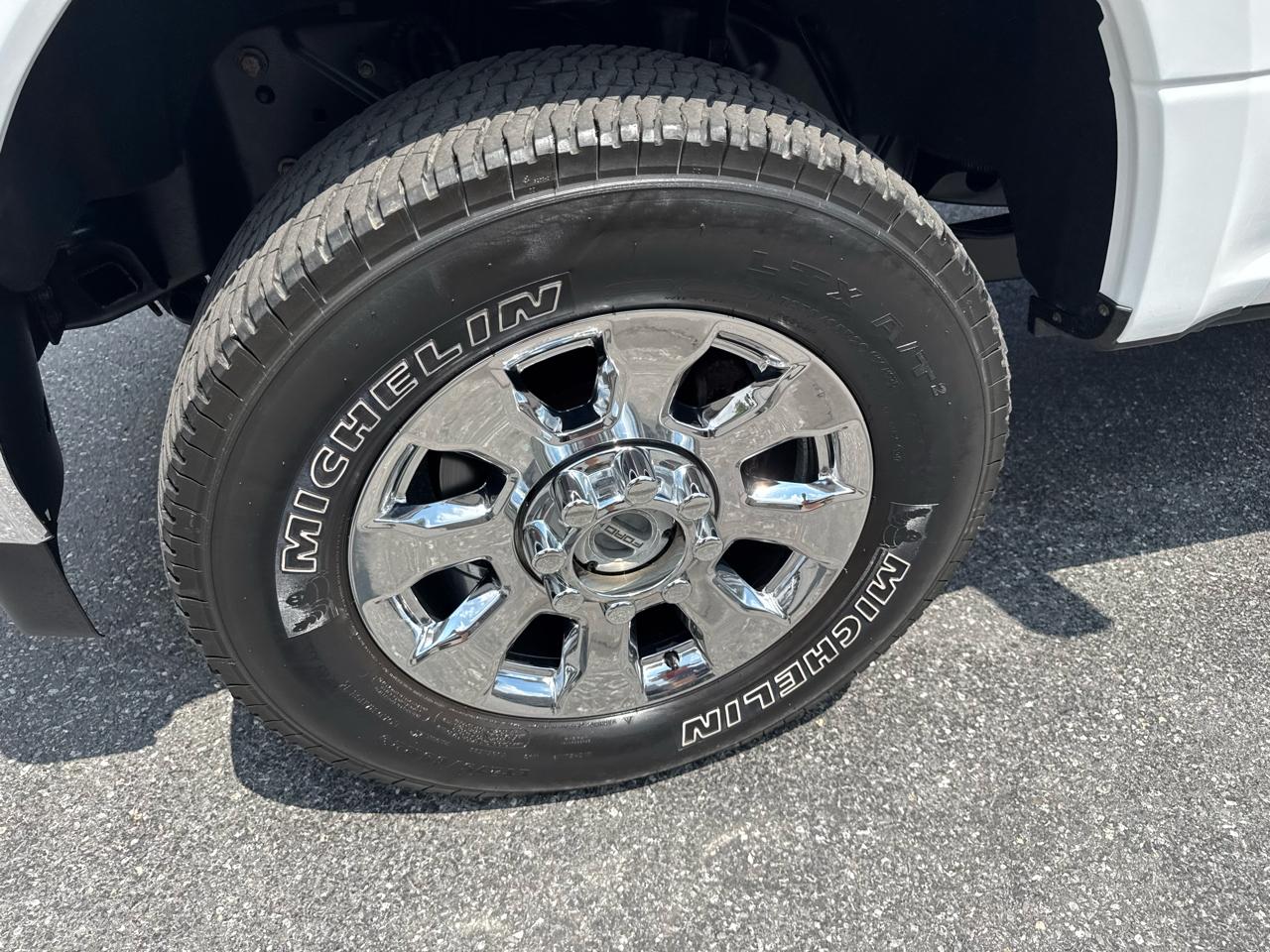 Ford Super Duty F-250 SRW Lariat 4WD Crew Cab 8' Box 2018