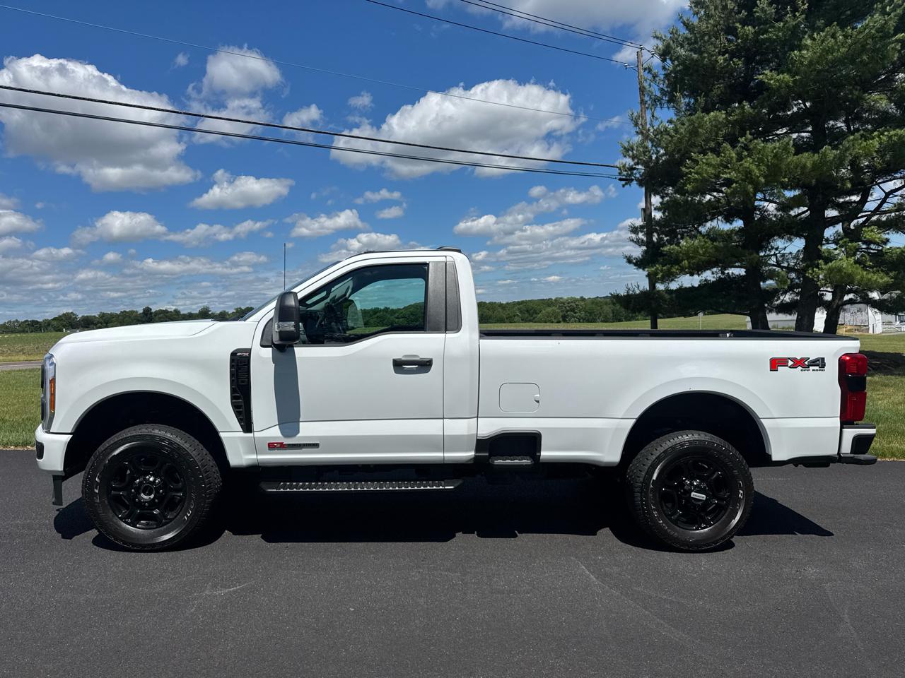 Ford Super Duty F-350 SRW  2023
