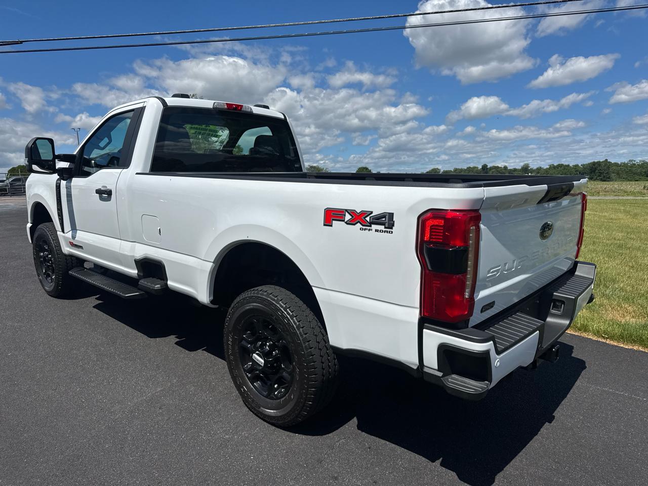 Ford Super Duty F-350 SRW  2023