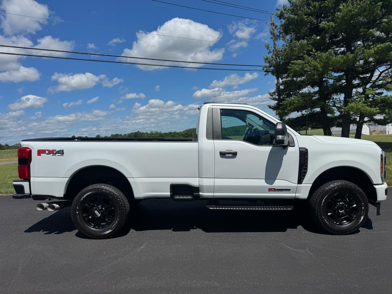 Ford Super Duty F-350 SRW  2023