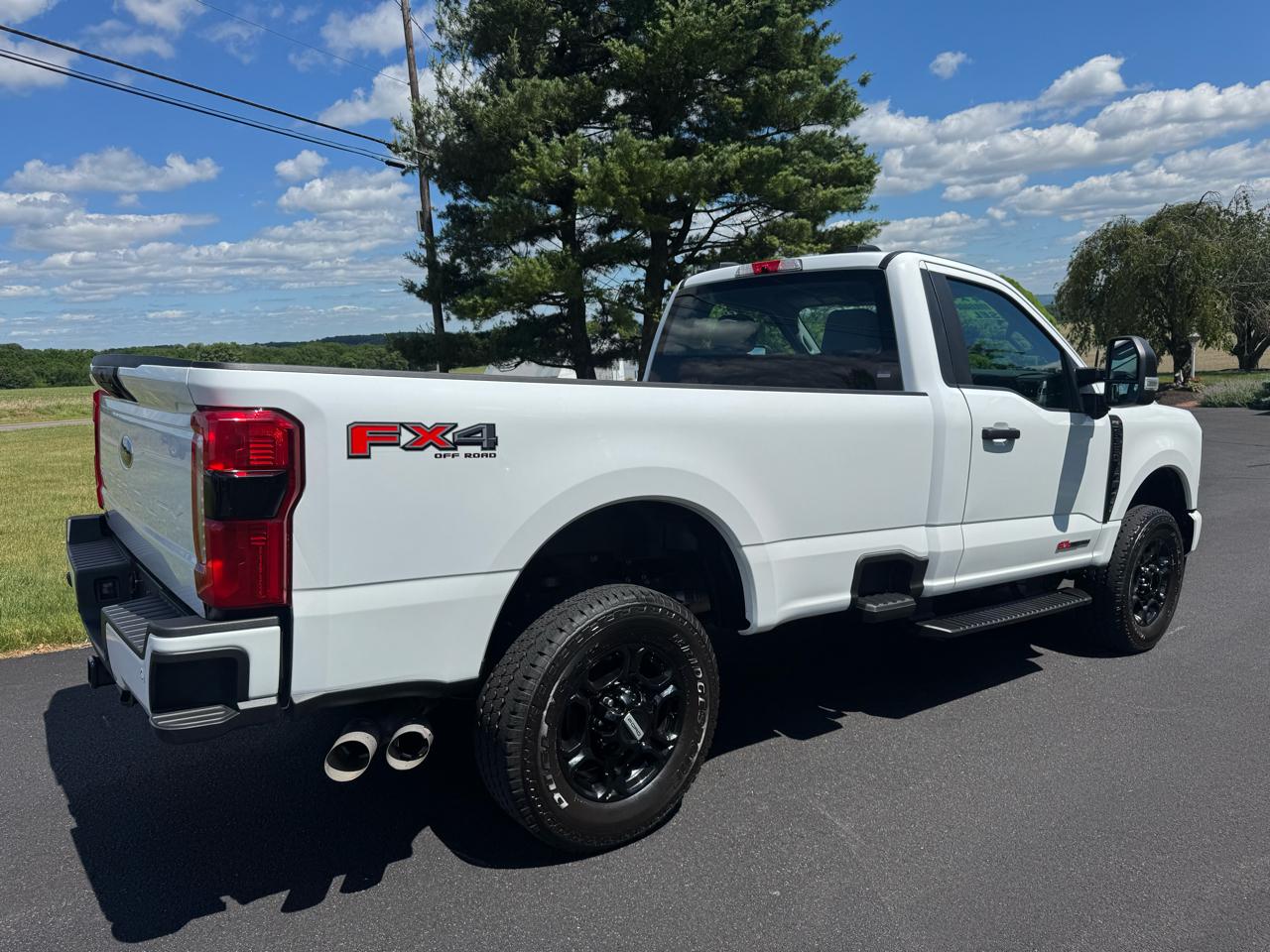 Ford Super Duty F-350 SRW  2023