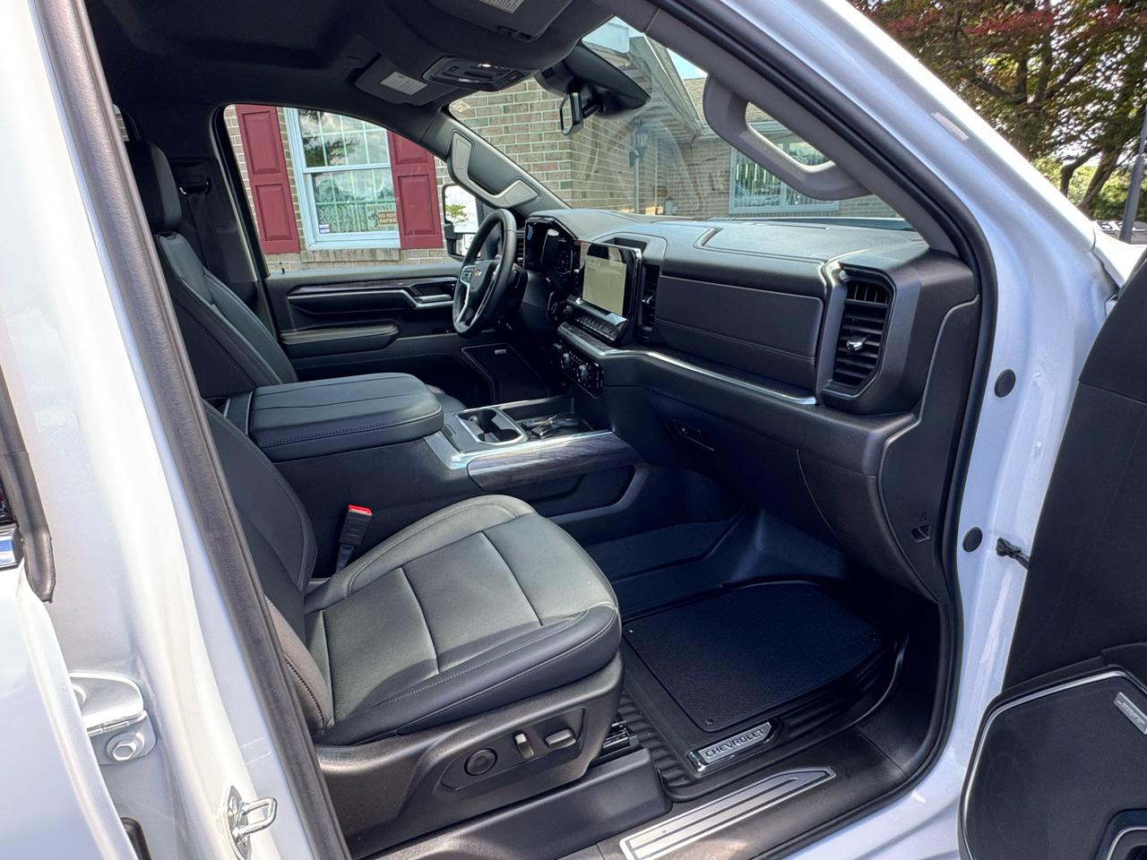 Chevrolet Silverado 2500HD 4WD Crew Cab 159" LTZ 2024