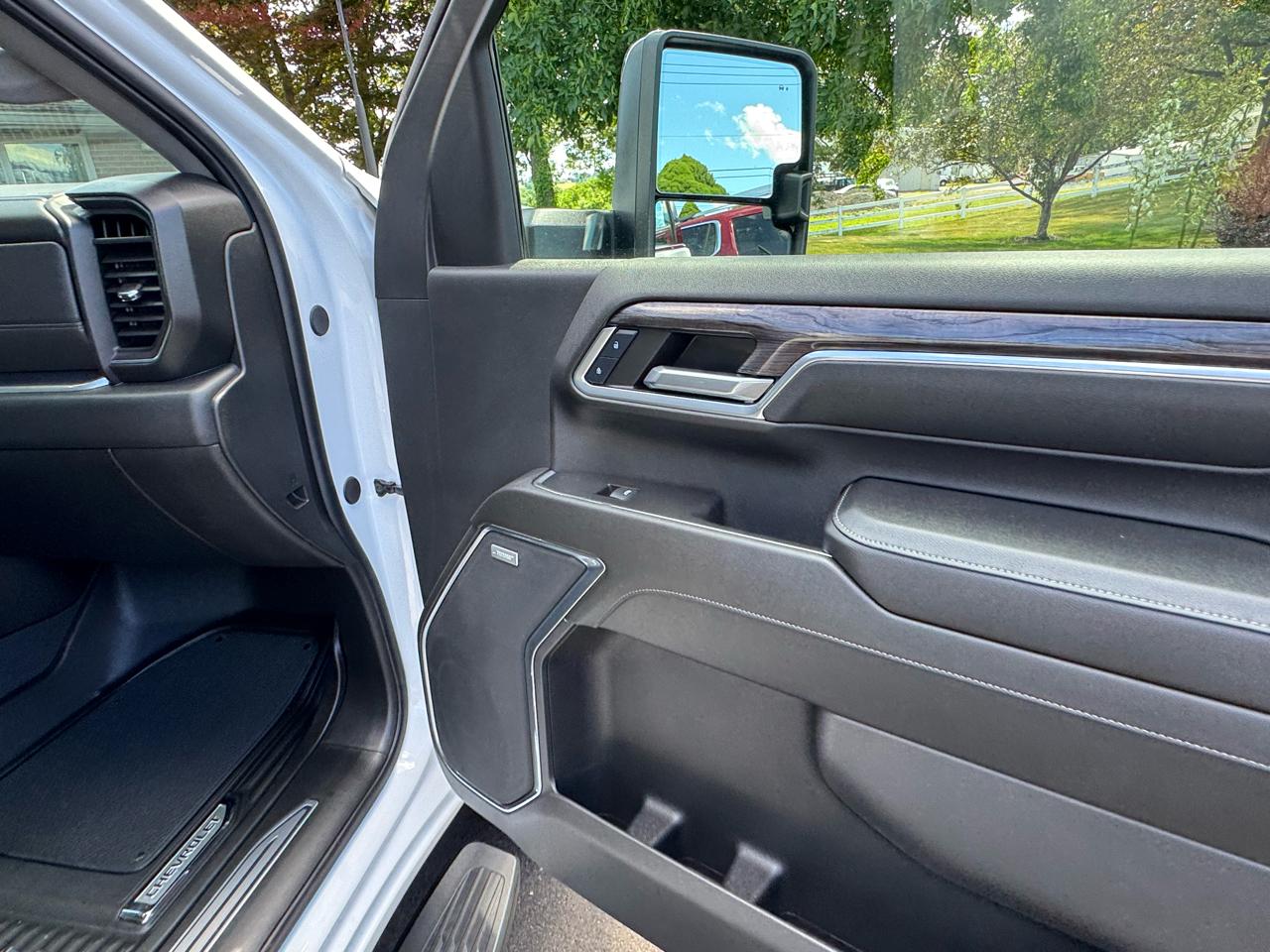 Chevrolet Silverado 2500HD 4WD Crew Cab 159" LTZ 2024