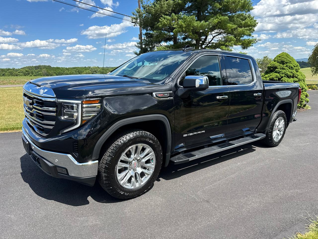 GMC Sierra 1500 4WD Crew Cab 147" SLT 2023
