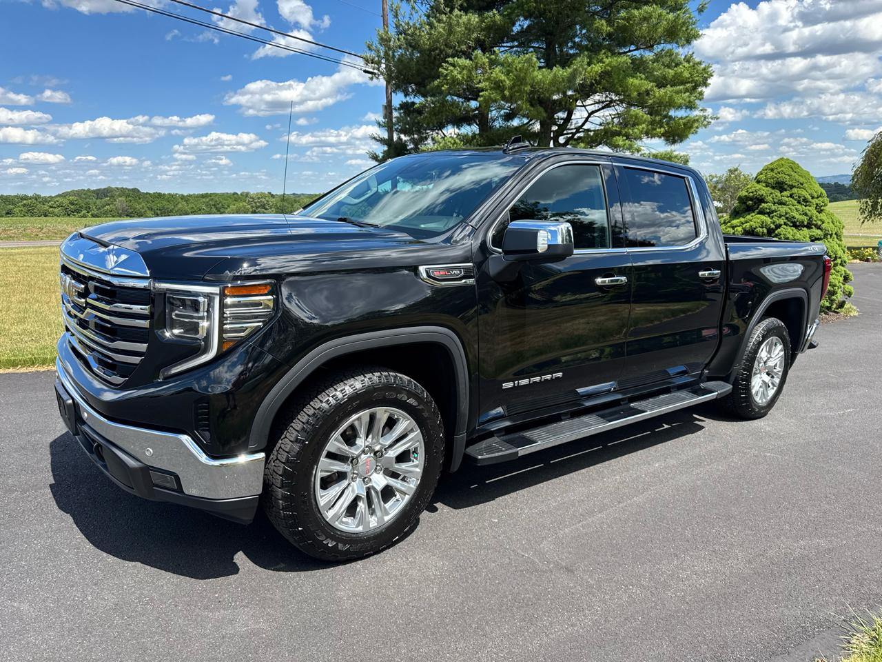 GMC Sierra 1500 4WD Crew Cab 147" SLT 2023