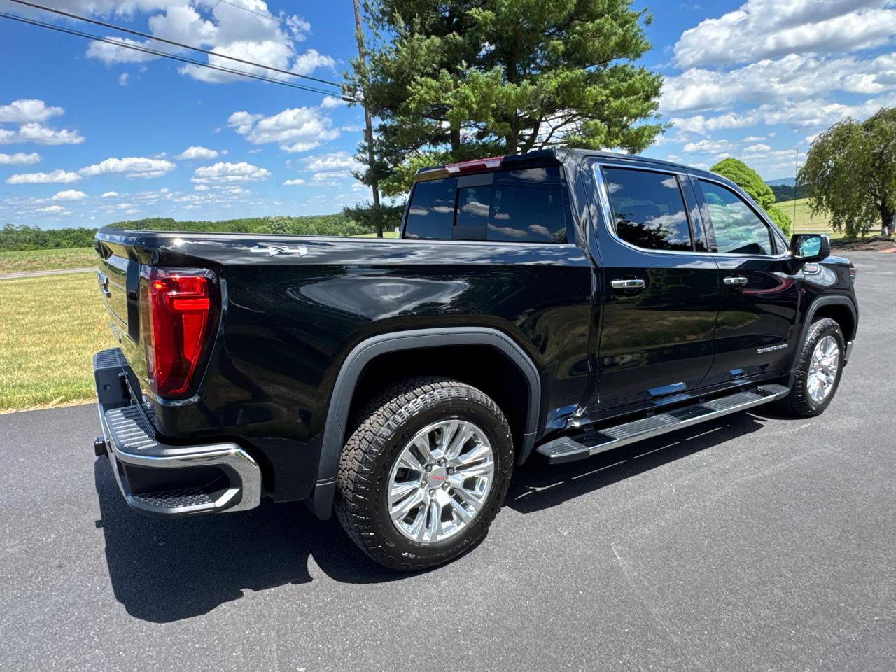 GMC Sierra 1500 4WD Crew Cab 147" SLT 2023