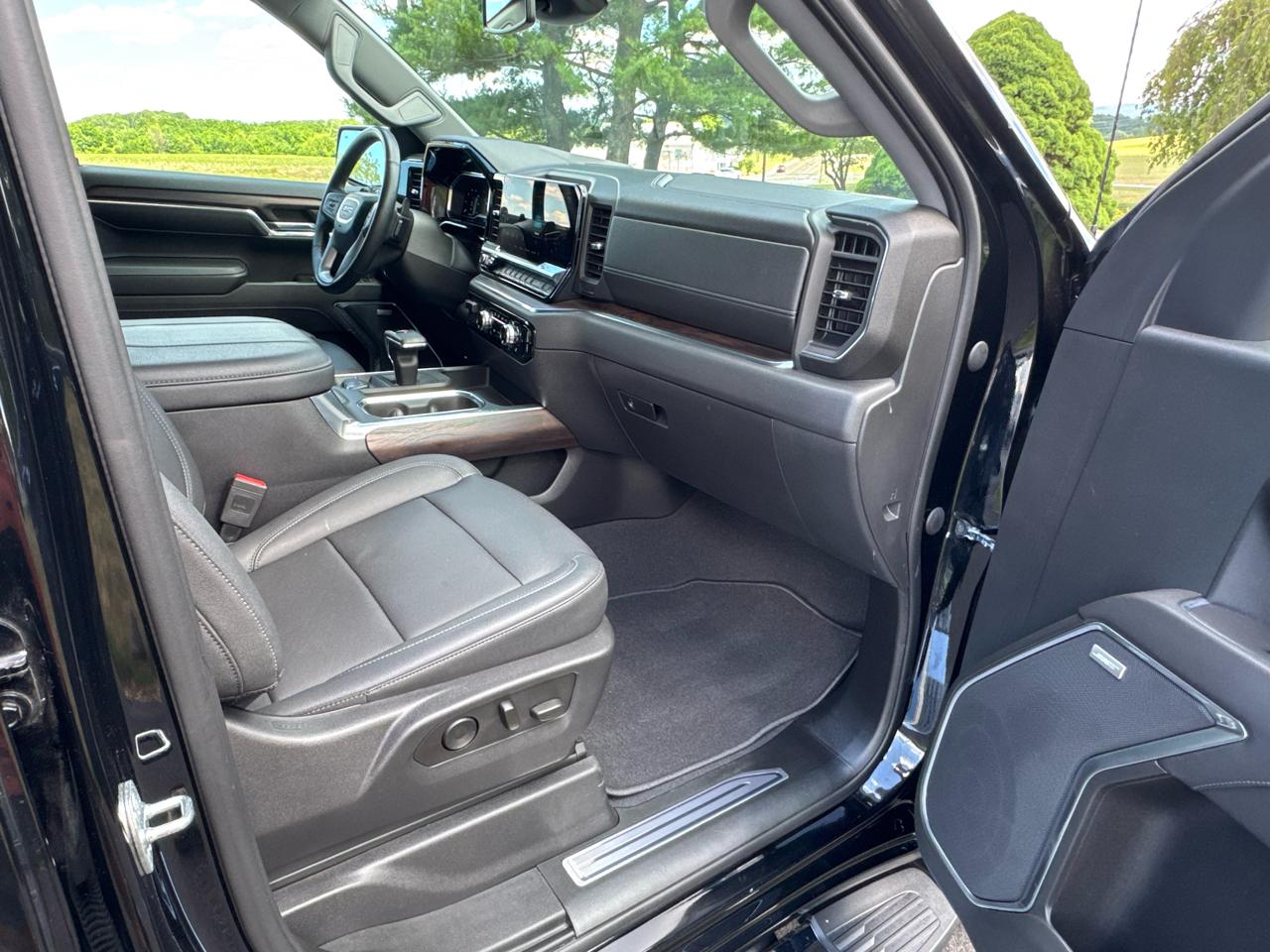 GMC Sierra 1500 4WD Crew Cab 147" SLT 2023