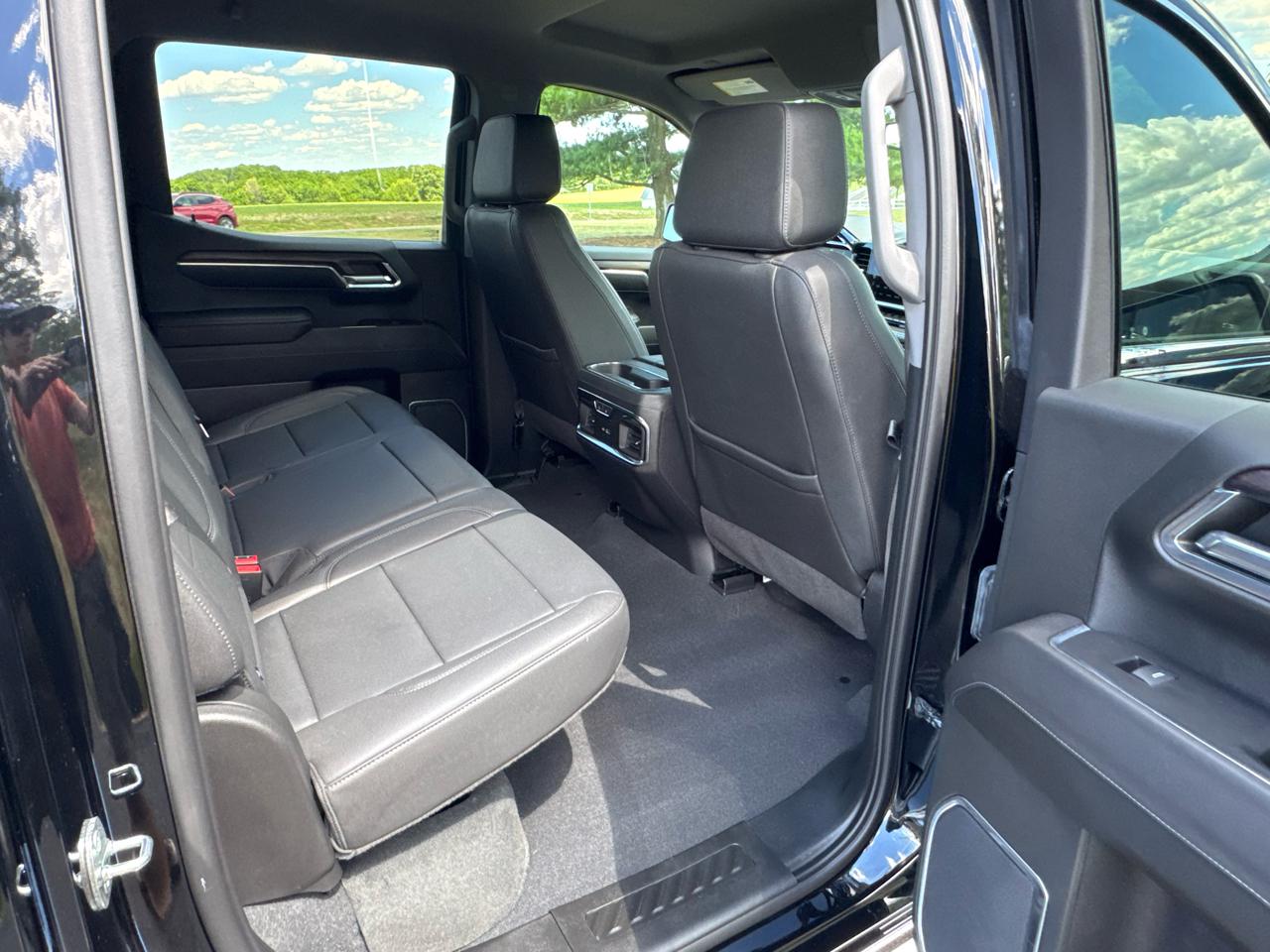 GMC Sierra 1500 4WD Crew Cab 147" SLT 2023