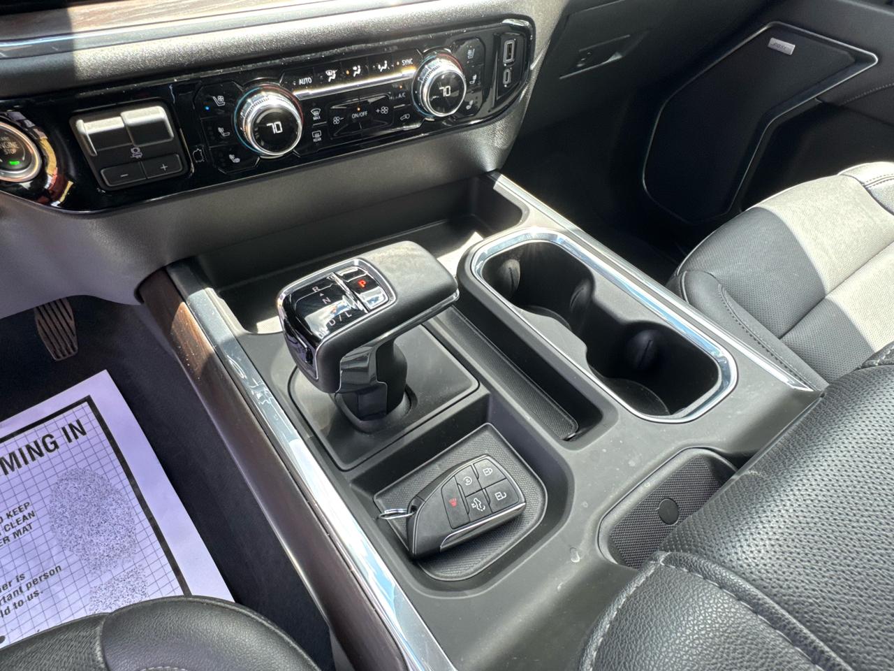 GMC Sierra 1500 4WD Crew Cab 147" SLT 2023